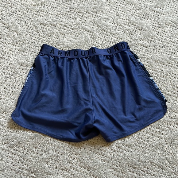 Under Armoyr sz Small Woman’s Short - Picture 2 of 3